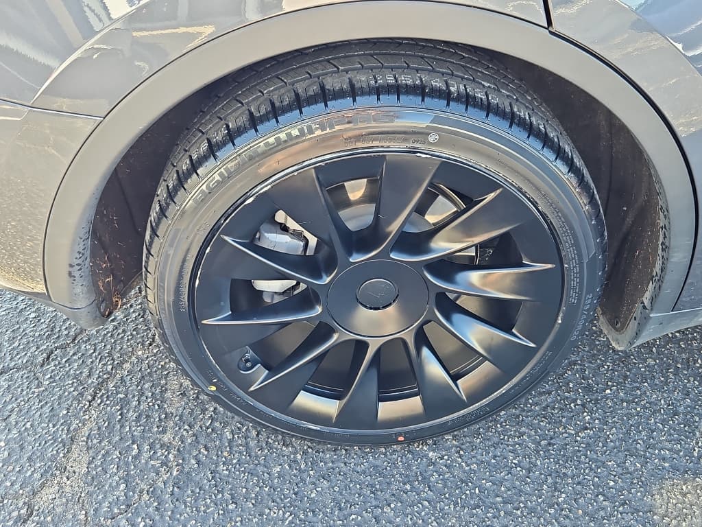 2023 Tesla Model Y view 28