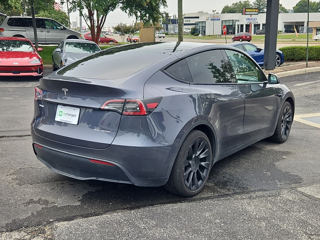 2023 Tesla Model Y view 3