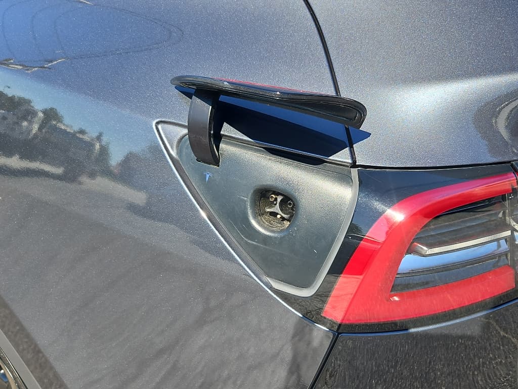 2023 Tesla Model Y view 5