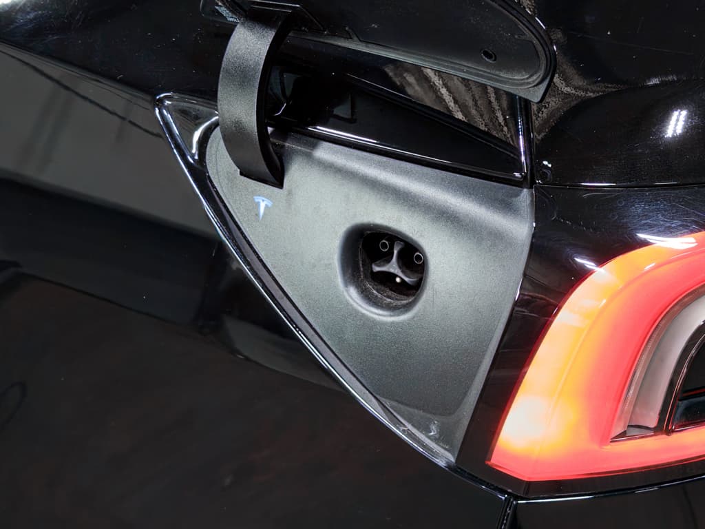 2024 Tesla Model 3 view 5