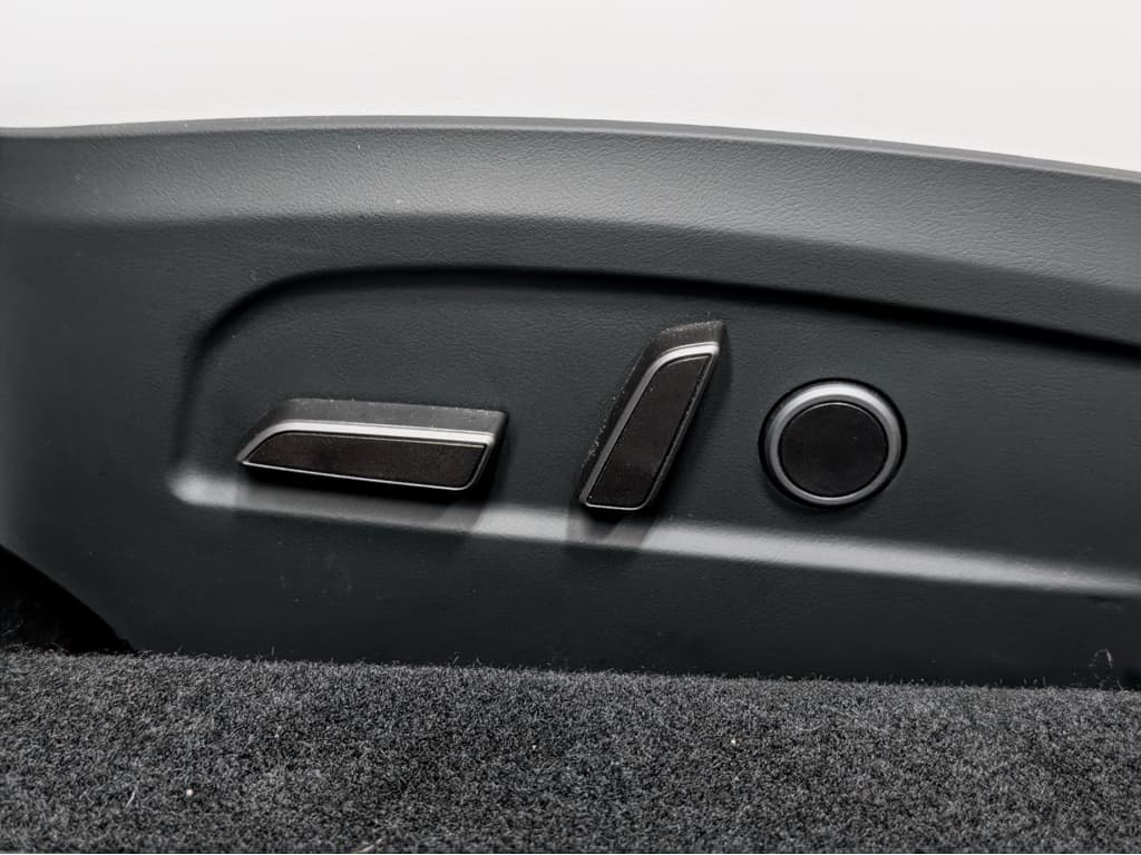 2024 Tesla Model 3 view 7