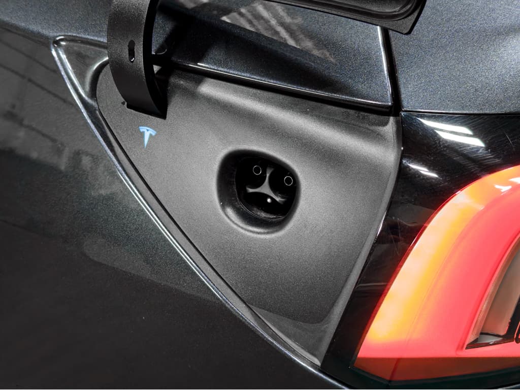 2024 Tesla Model 3 view 5