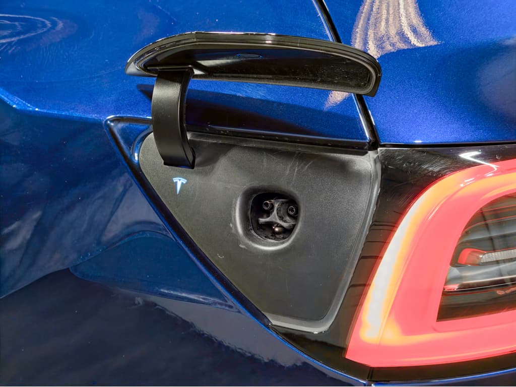 2023 Tesla Model Y view 5