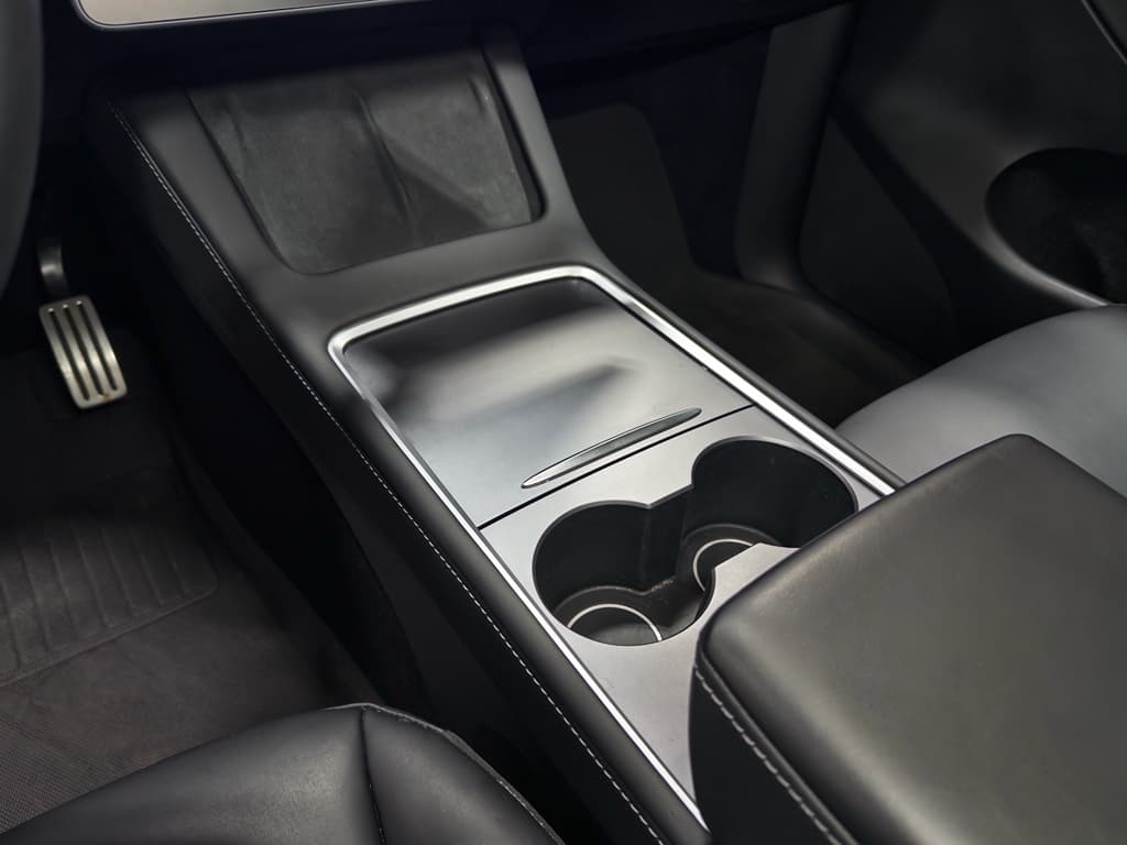 2023 Tesla Model Y view 17