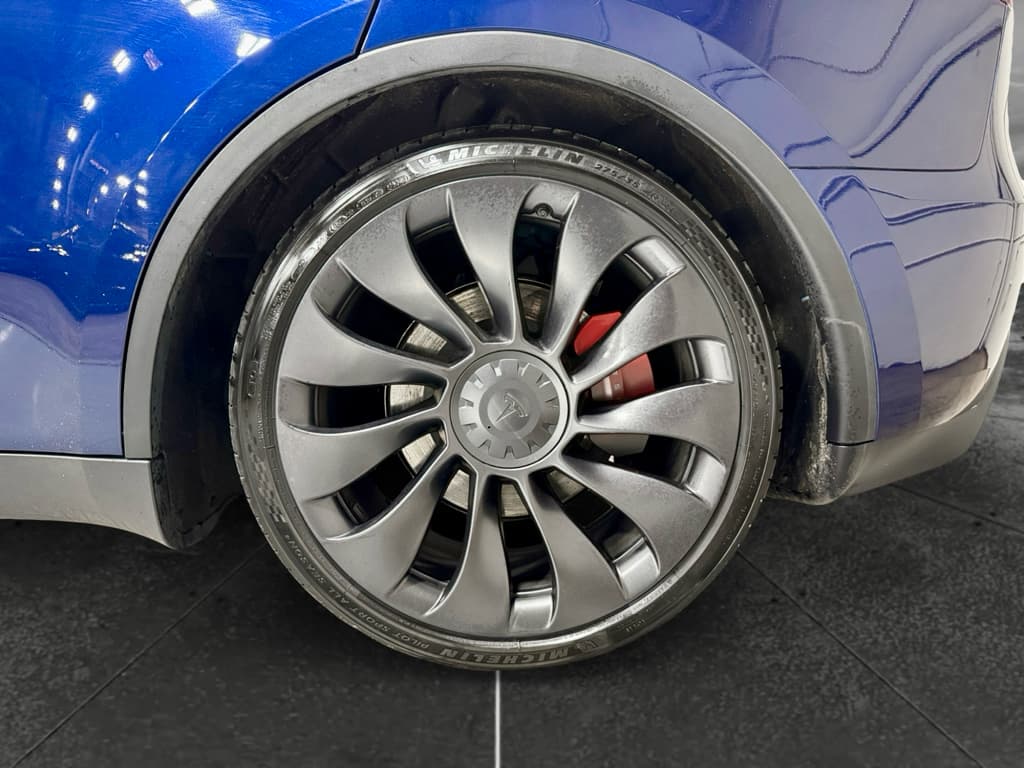2023 Tesla Model Y view 29