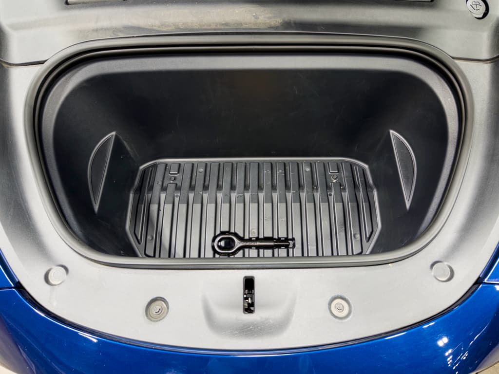 2023 Tesla Model Y view 24