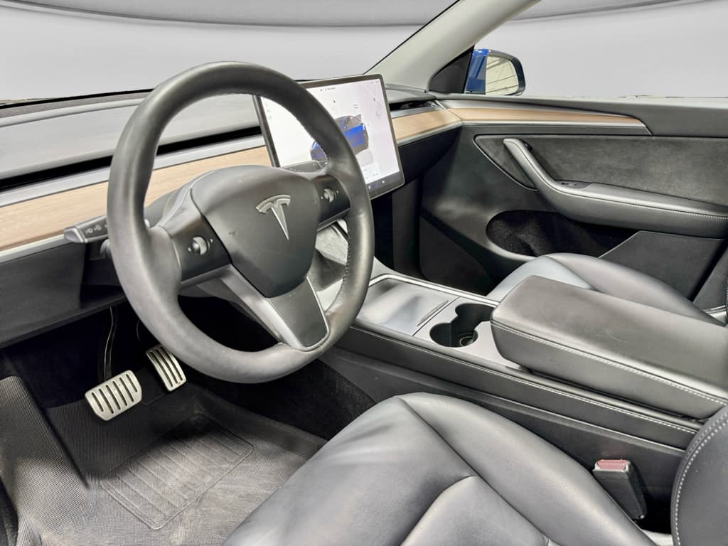 2023 Tesla Model Y view 16