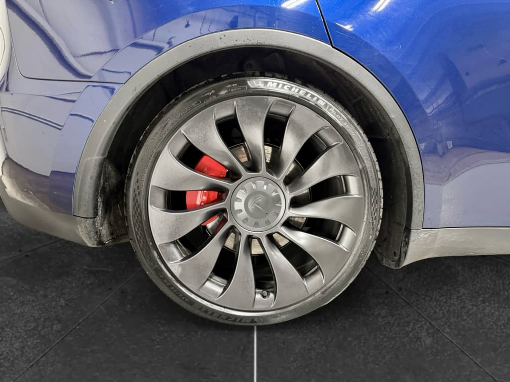 2023 Tesla Model Y view 31