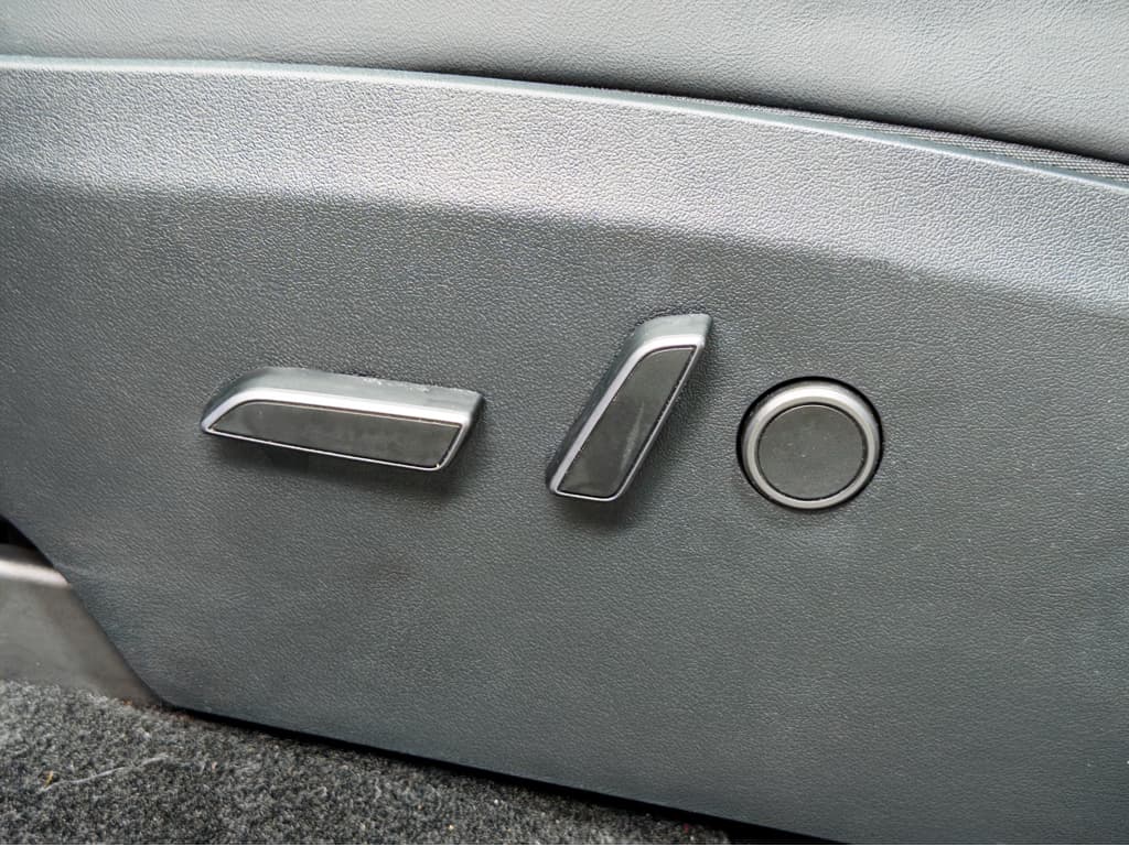 2023 Tesla Model Y view 6