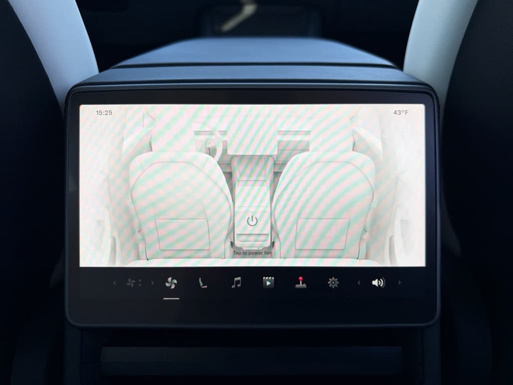 2025 Tesla Model 3 view 23