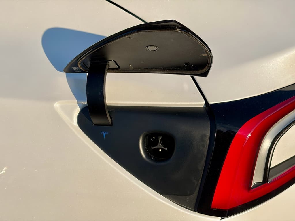 2025 Tesla Model 3 view 5