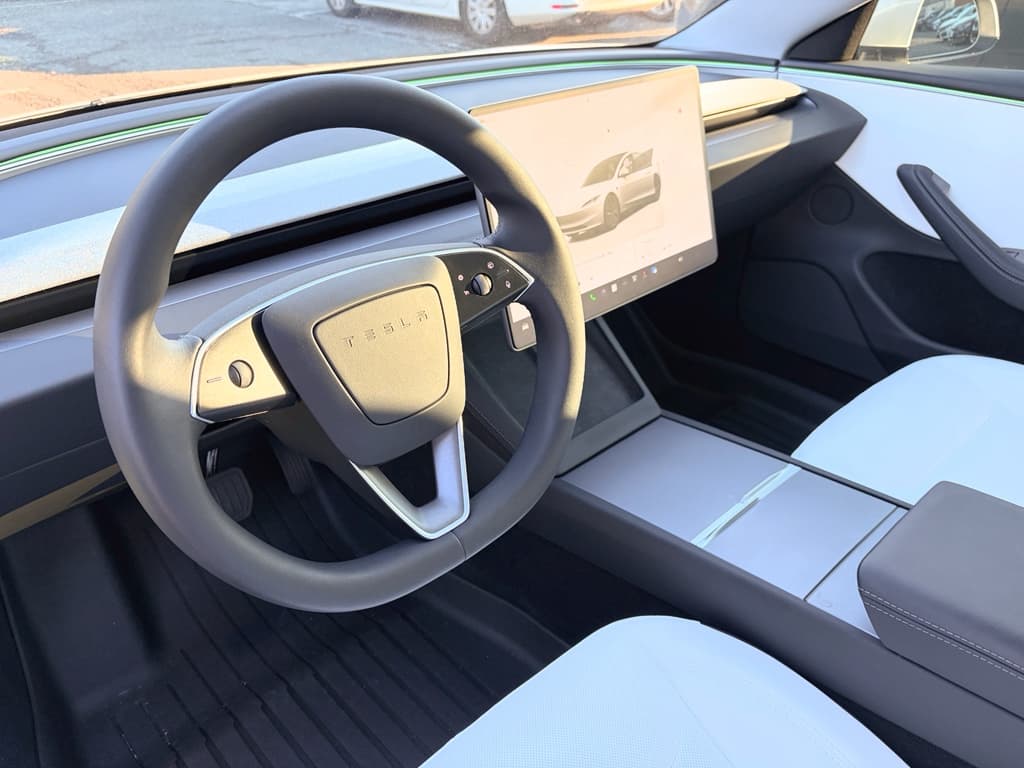 2025 Tesla Model 3 view 18