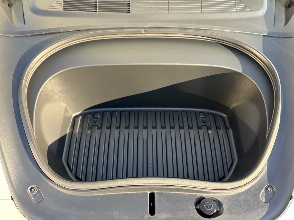 2025 Tesla Model 3 view 28