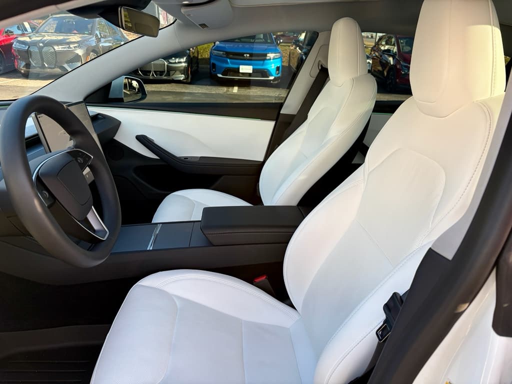 2025 Tesla Model 3 view 17