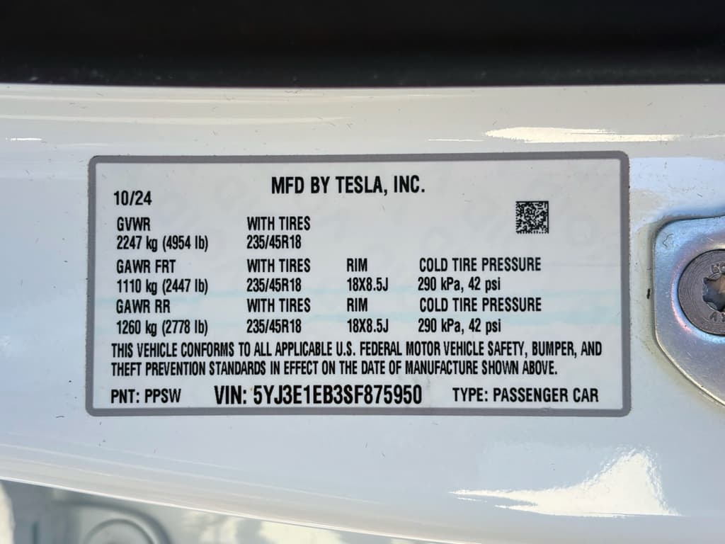 2025 Tesla Model 3 view 31