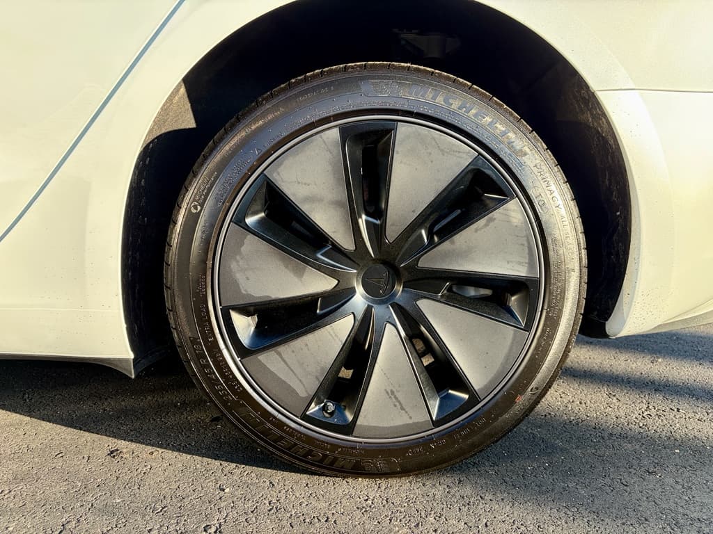 2025 Tesla Model 3 view 37