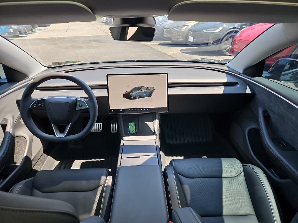 2024 Tesla Model 3 view 7