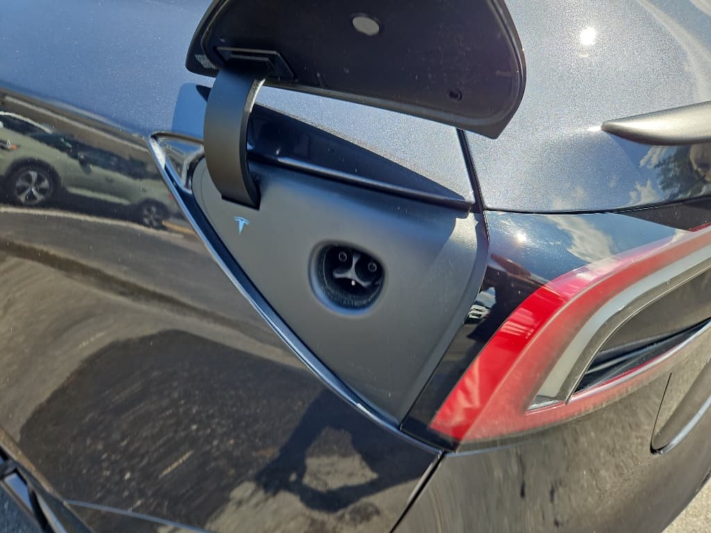 2024 Tesla Model 3 view 5