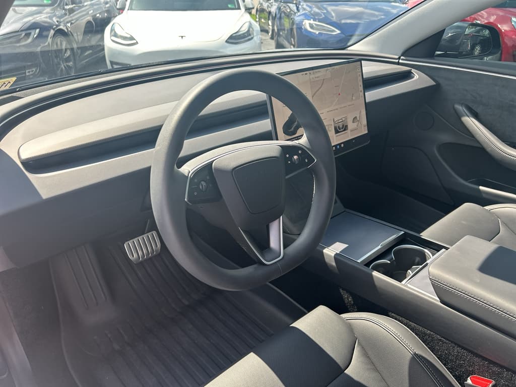 2024 Tesla Model 3 view 8