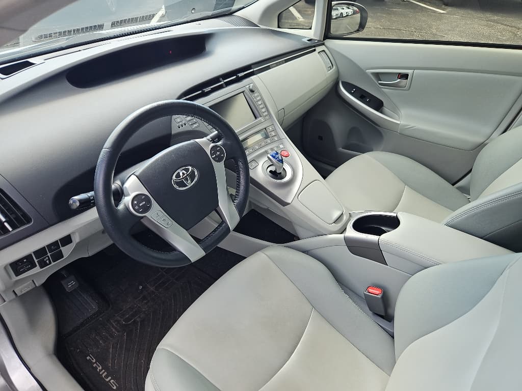 2015 Toyota Prius view 5