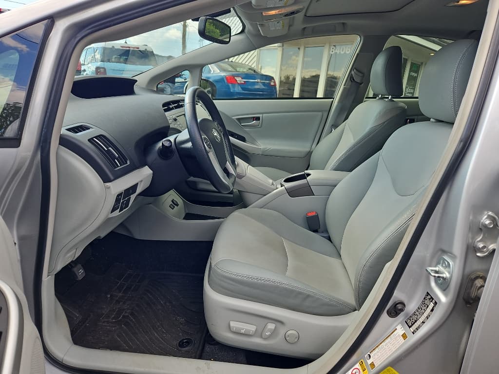2015 Toyota Prius view 6