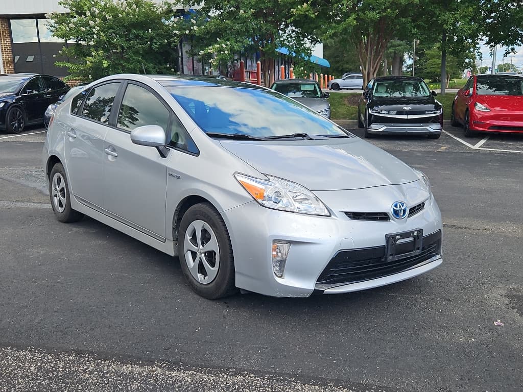 2015 Toyota Prius view 4