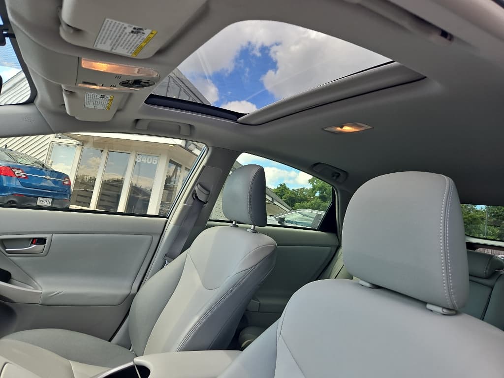 2015 Toyota Prius view 7