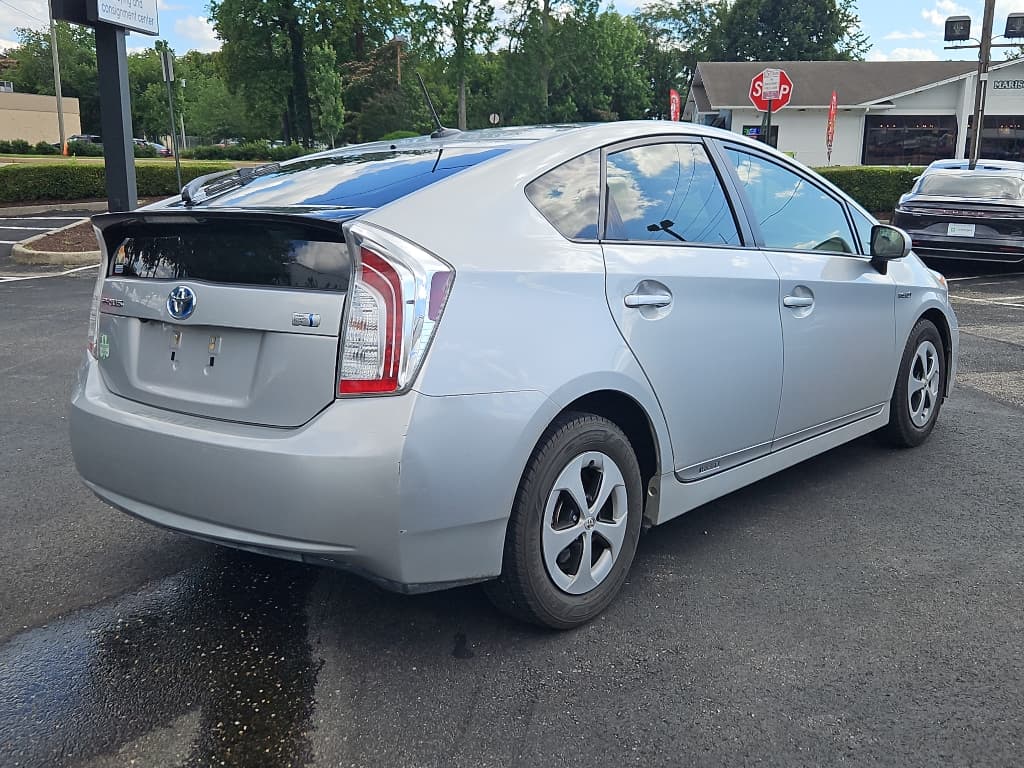 2015 Toyota Prius view 3