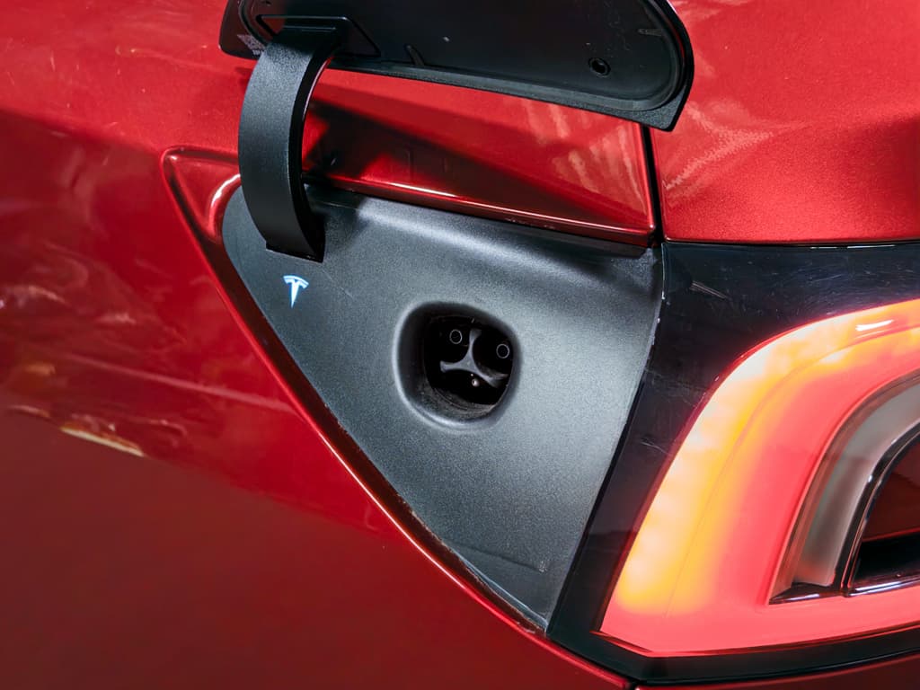 2025 Tesla Model 3 view 5