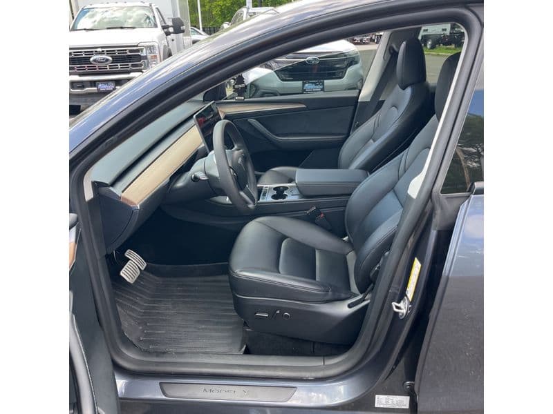 2023 Tesla Model Y view 5