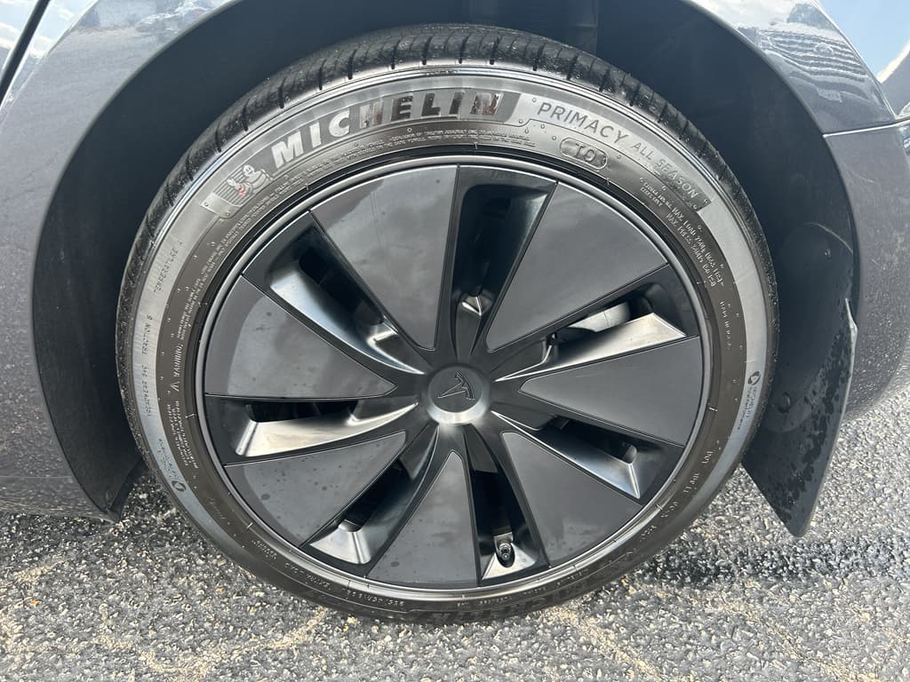 2025 Tesla Model 3 view 27