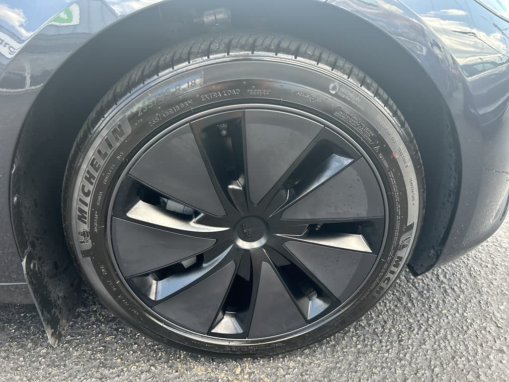2025 Tesla Model 3 view 31