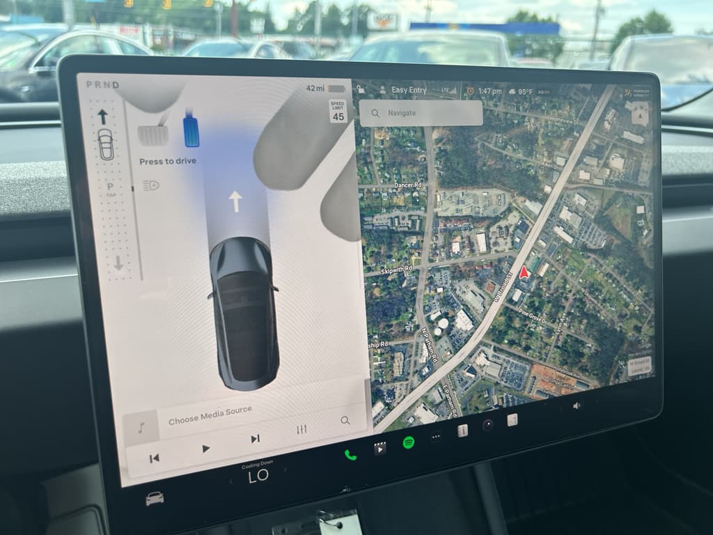 2025 Tesla Model 3 view 9