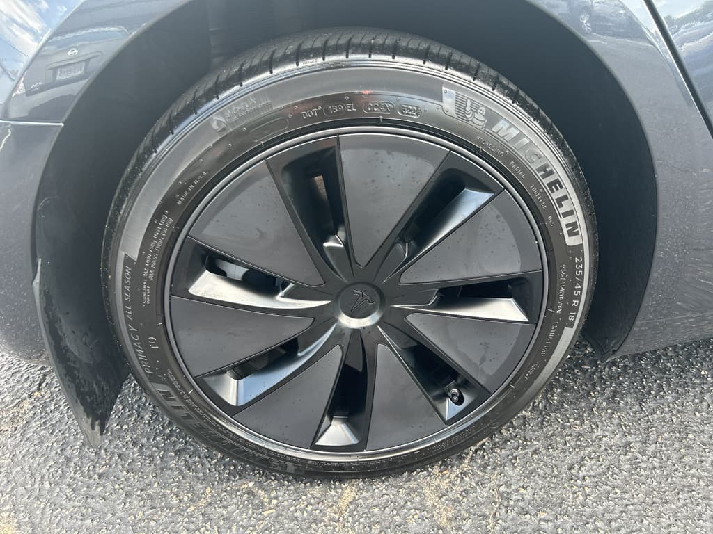 2025 Tesla Model 3 view 29