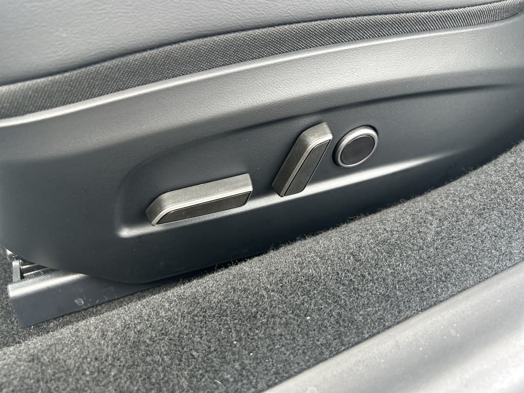 2025 Tesla Model 3 view 7