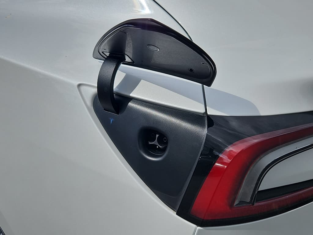 2025 Tesla Model 3 view 5