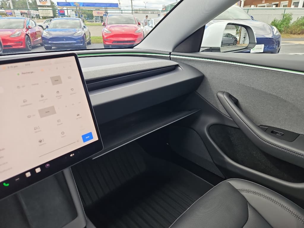 2025 Tesla Model 3 view 17