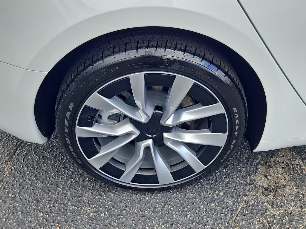 2025 Tesla Model 3 view 29