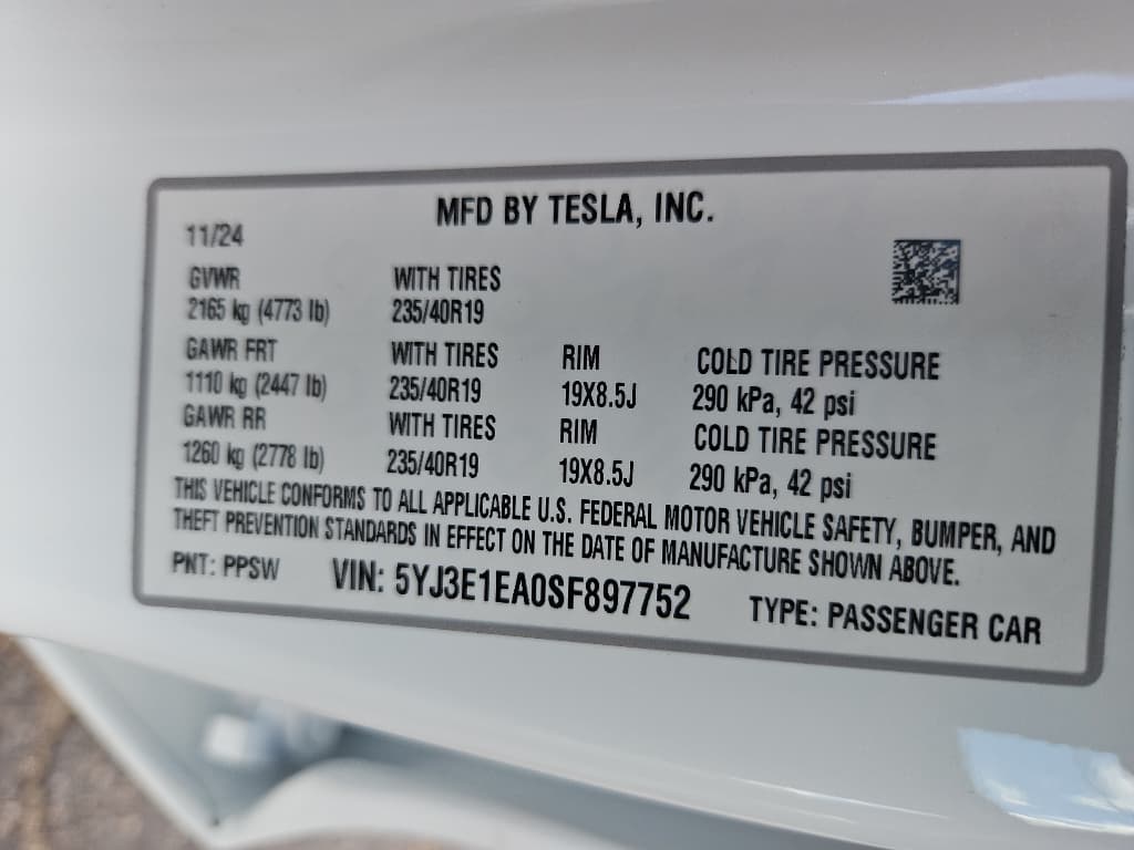 2025 Tesla Model 3 view 25