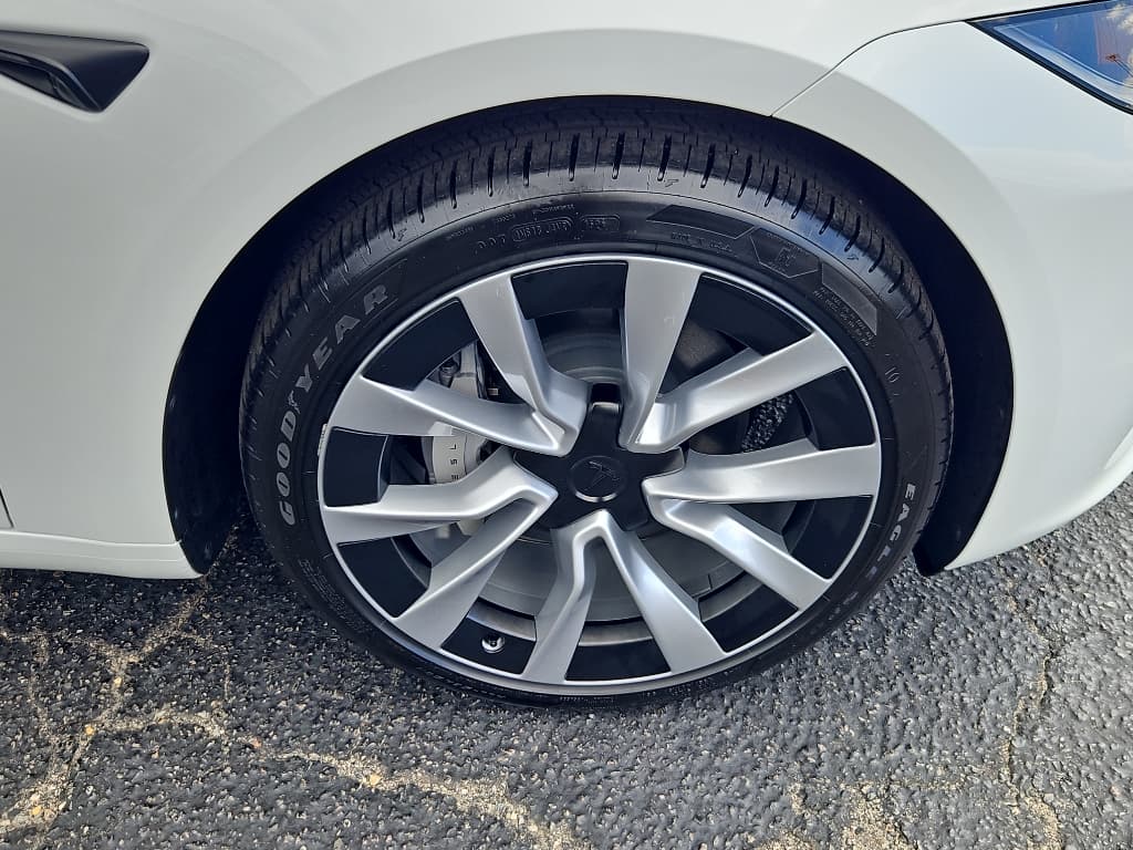 2025 Tesla Model 3 view 31