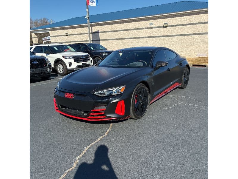 2023 Audi RS e-tron GT view 1