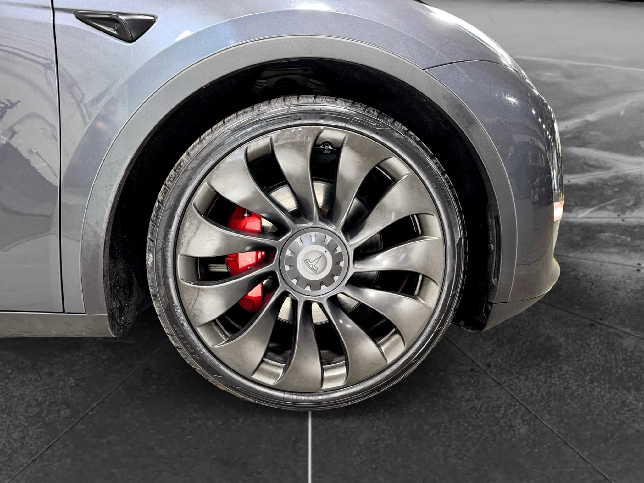 2023 Tesla Model Y view 35