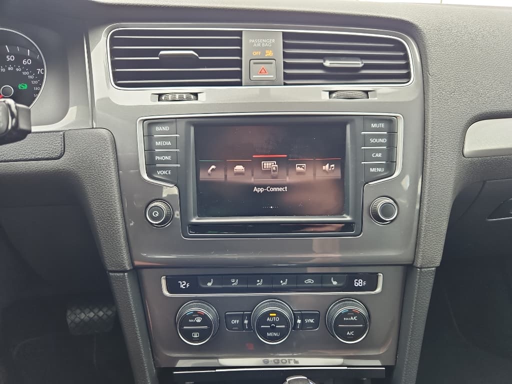 2016 Volkswagen e-Golf view 10