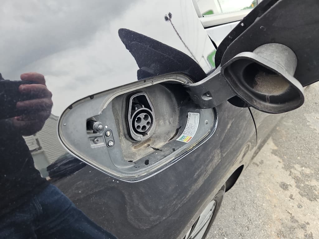 2016 Volkswagen e-Golf view 5