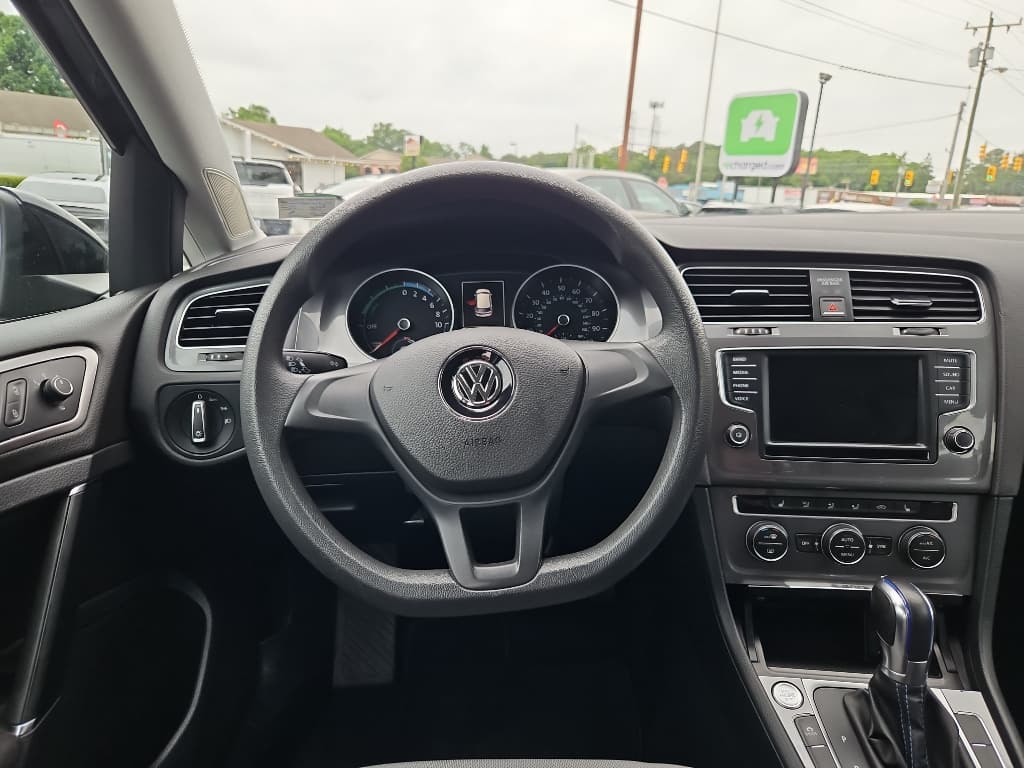 2016 Volkswagen e-Golf view 8