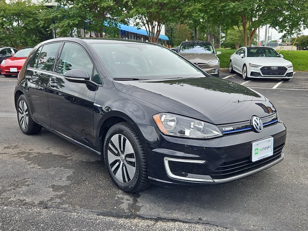 2016 Volkswagen e-Golf view 4