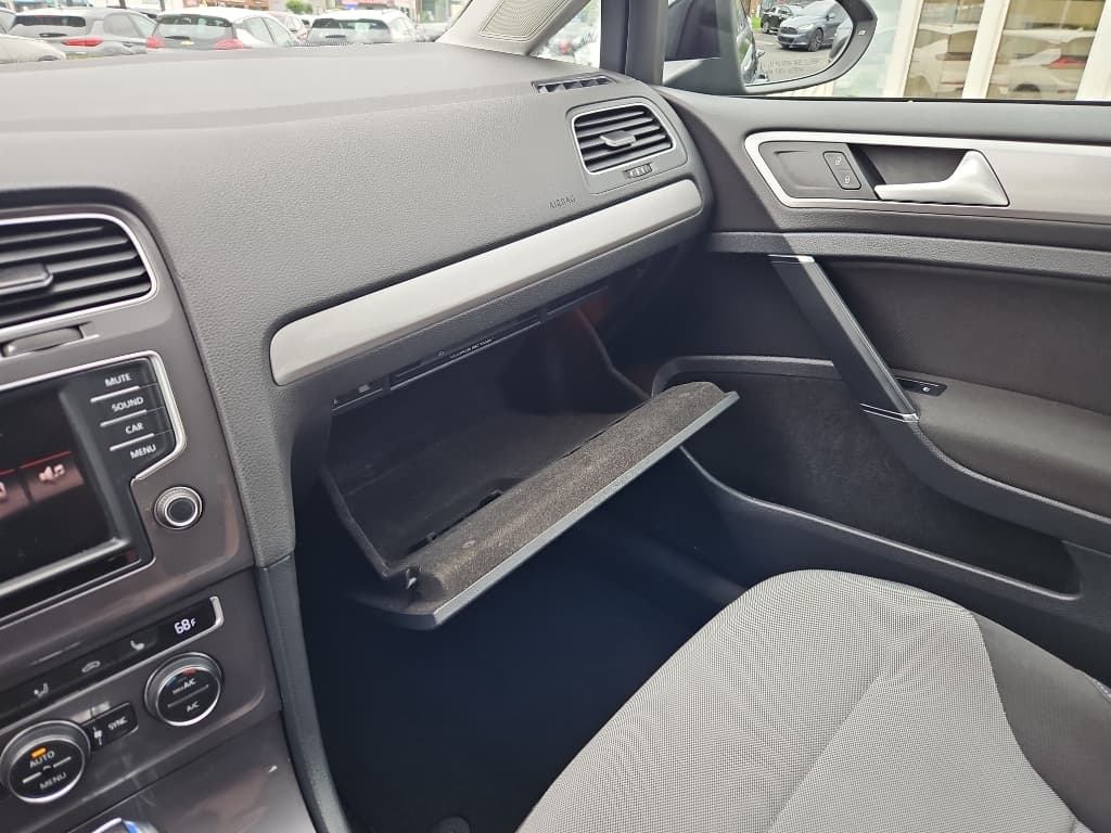 2016 Volkswagen e-Golf view 17