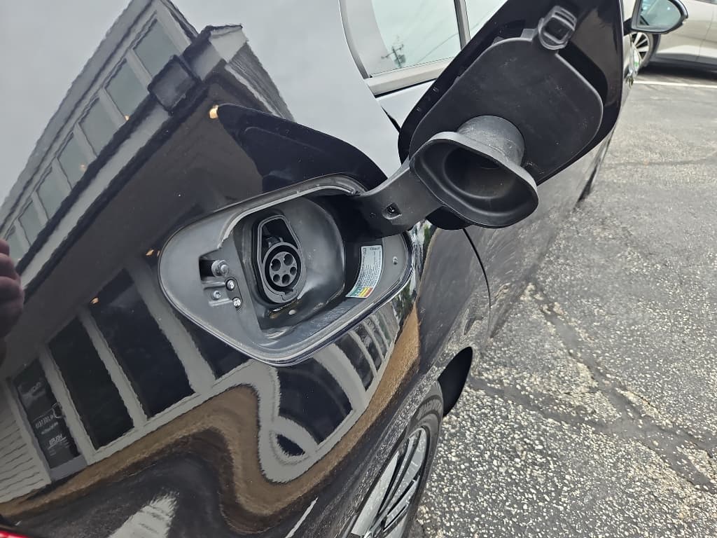 2016 Volkswagen e-Golf view 5