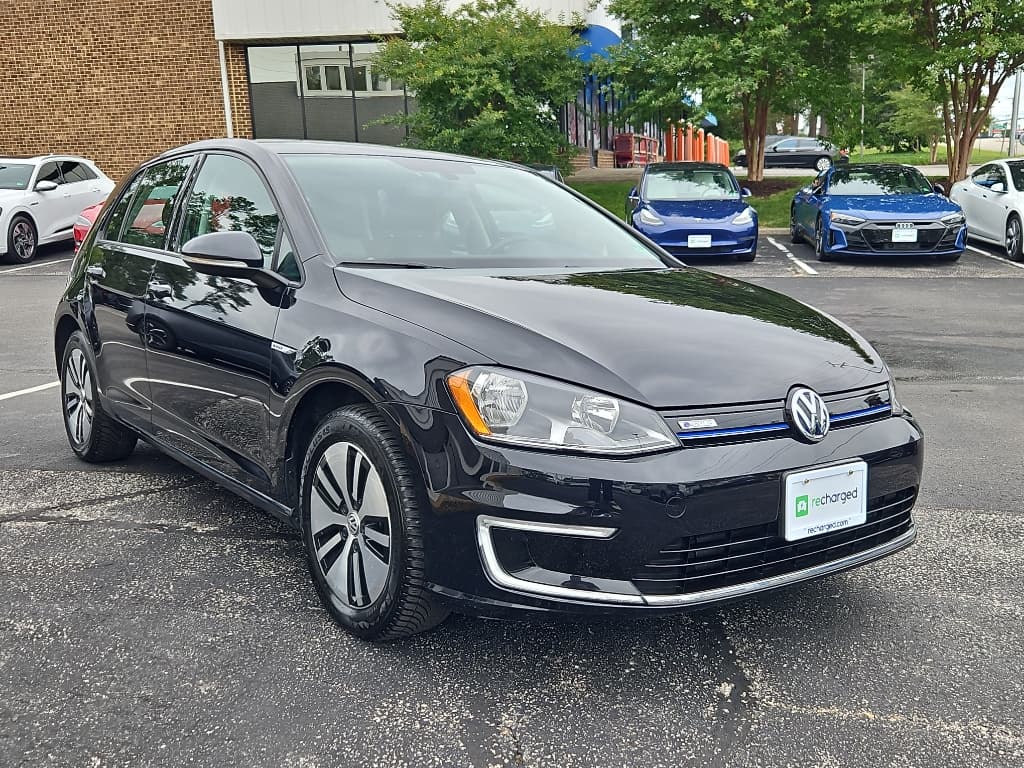 2016 Volkswagen e-Golf view 4