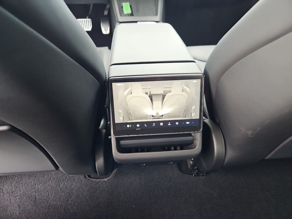 2025 Tesla Model 3 view 23